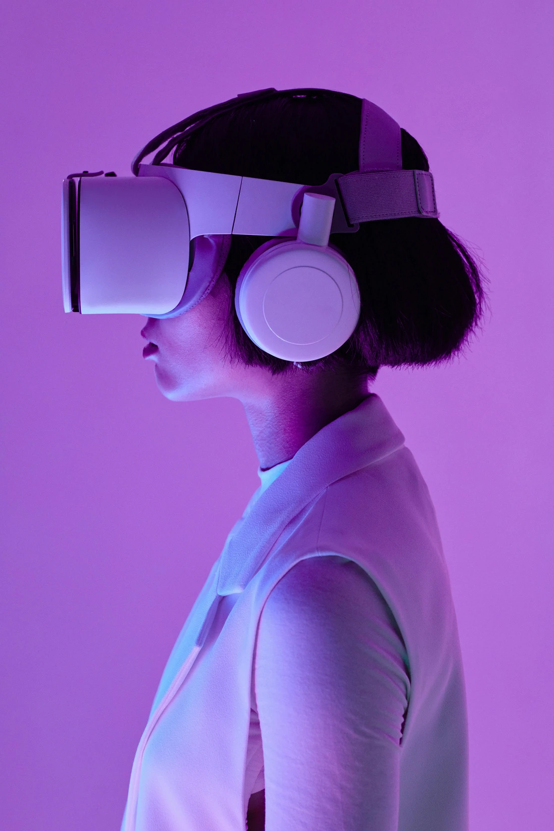 A woman using VR glasses