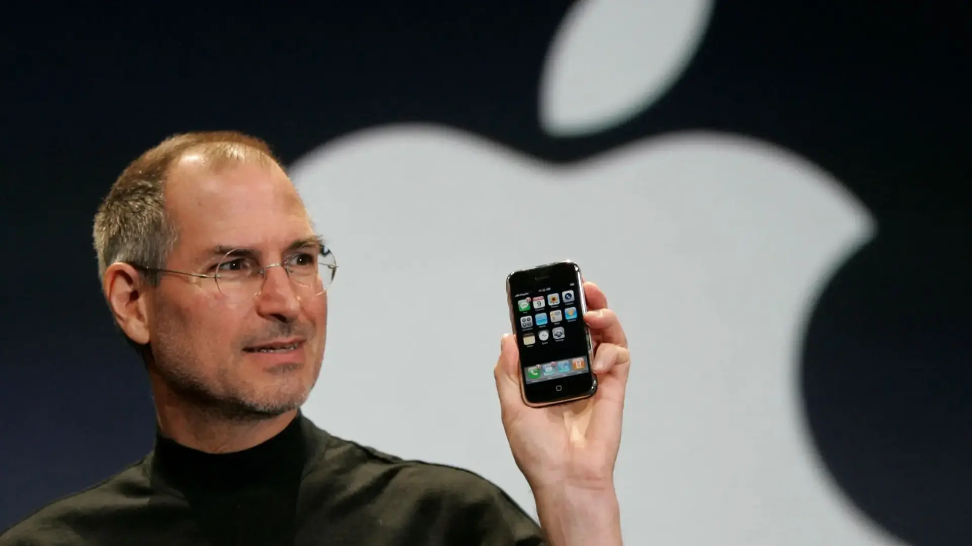 Steve Jobs introducing iPhone